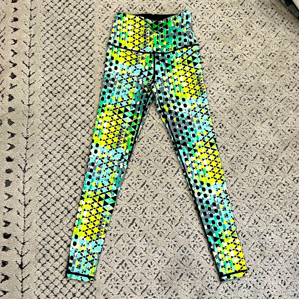 Victoria Sport Knockout Pant in Neon Geometric